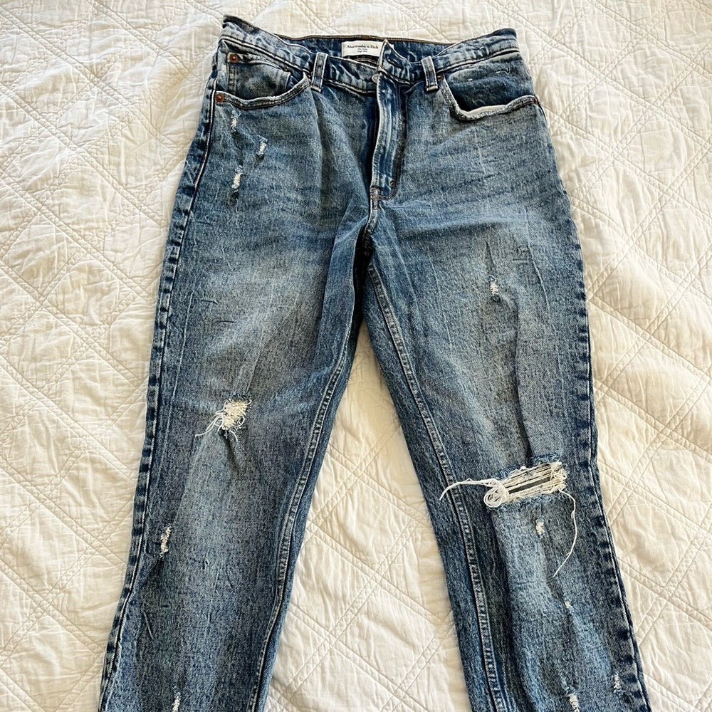 Abercrombie & Fitch The Mom High Rise Jean